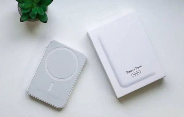 Мобільний зарядний пристрій MagSafe Battery Pack 10000 mAh 22.5 W ∙ Компактний MagSafe 10000 mAh 22.5 W павербанк для iPhone 57013 фото